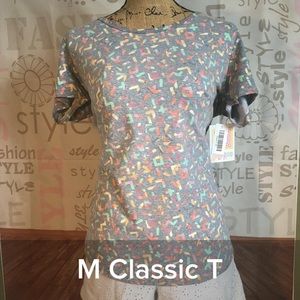 Medium LuLaRoe Classic Tee